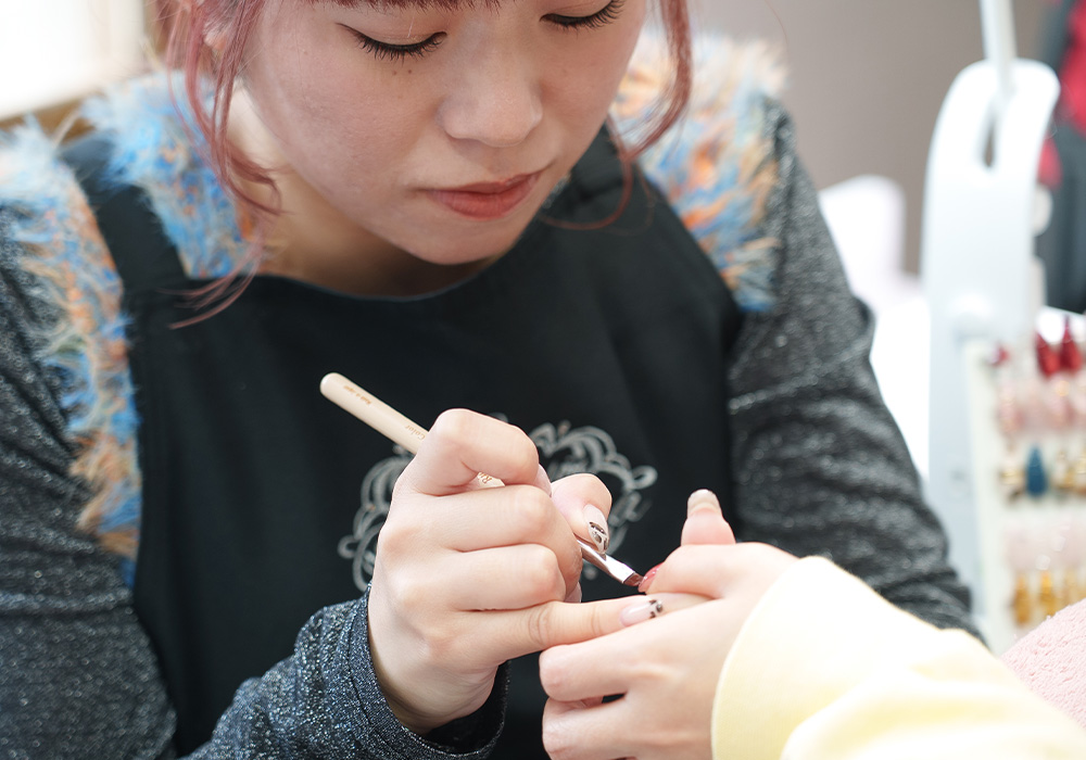 長く楽しめる、持ちが良いデザインネイル